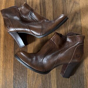 🦌 Børn Claire brown leather bootie. Size 7.5M.